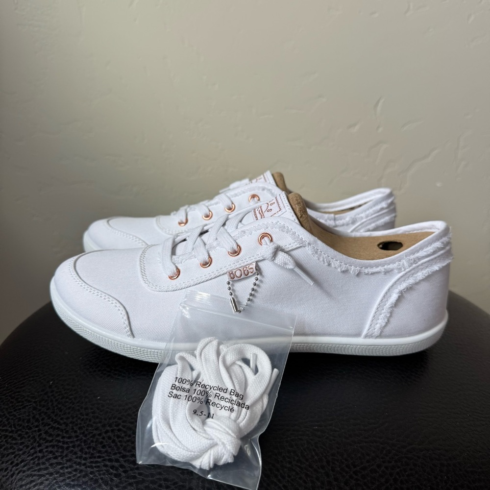 NEW Women's Skechers Bobs Sneakers B Cute White Memory Foam 9.5 Lace Up